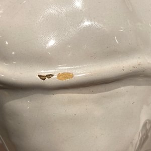 Een paar witte Delftse koeien op basis, 18e eeuw — foto 14