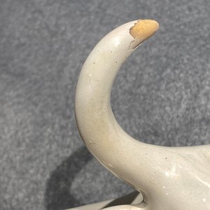 Een paar witte Delftse koeien op basis, 18e eeuw — foto 8