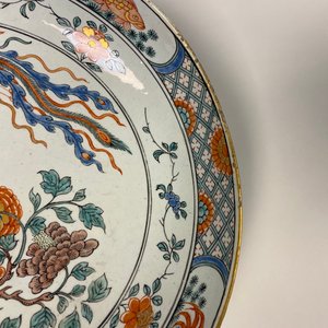 Een paar zeer fijne Delftse chinoiserie borden in famille verte-stijl, 18e eeuw — foto 4