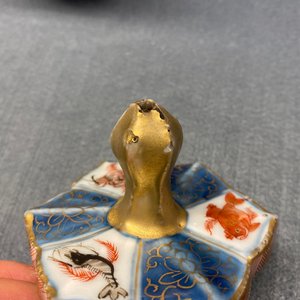 Een paar zeer grote Chinese Imari-stijl theepotten met deksels, Kangxi — foto 20