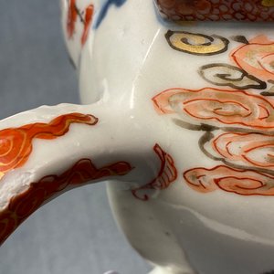 Een paar zeer grote Chinese Imari-stijl theepotten met deksels, Kangxi — foto 21