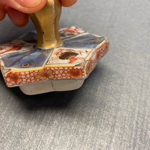 Een paar zeer grote Chinese Imari-stijl theepotten met deksels, Kangxi — foto 38
