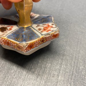 Een paar zeer grote Chinese Imari-stijl theepotten met deksels, Kangxi — foto 39