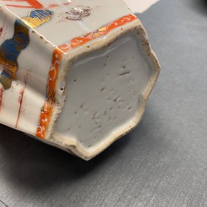 Een paar zeer grote Chinese Imari-stijl theepotten met deksels, Kangxi — foto 57