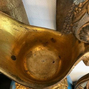 Een paar zeer grote Sèvres porseleinen kannen met verguld bronzen monturen en een jardinière, Frankrijk, 19e eeuw — foto 26