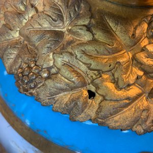 Een paar zeer grote Sèvres porseleinen kannen met verguld bronzen monturen en een jardinière, Frankrijk, 19e eeuw — foto 59
