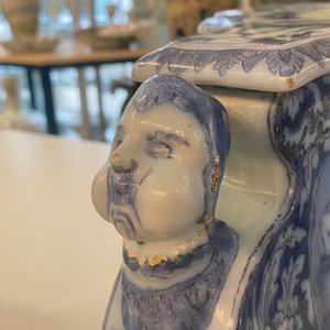 Een paar zeldzame blauw-witte Delftse basissen voor kandelaars, eind 17e eeuw — foto 17