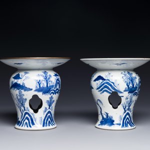 Een paar zeldzame Chinese blauw-witte offertazza's met 'visser, houthakker, boer en geleerde 漁樵耕讀圖' decor, Zhu Jiang Ruo Ji 珠江若記 merk, 19e eeuw — foto 2