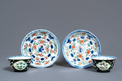 Een paar zeldzame Chinese famille noire koppen en schotels, Kangxi