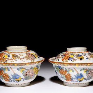 Een paar zeldzame polychrome Delftse dekselkommen, vroeg 18e eeuw — foto 1