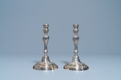 Een paar zilveren kandelaars, gemerkt Carel Benninck, Brugge, gedat. 1778