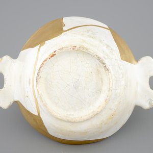 Een papkom in wit Delfts met kintsugi-stijl herstelling, 17e eeuw — foto 3