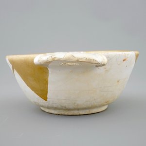 Een papkom in wit Delfts met kintsugi-stijl herstelling, 17e eeuw — foto 6