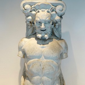 Een plaasteren beeld van een atlant of telamon, 19/20e eeuw, Brugge — foto 1
