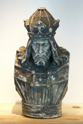 Een plaasteren beeld van Jezus met kroon, 19/20e eeuw, Brugge