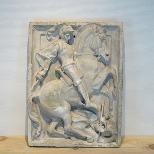 Een plaasteren plaquette met de afbeelding van Sint Joris en de draak, 19/20e eeuw, Brugge — foto 1