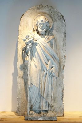 Een plaasteren reliëf van Judas Thaddeus, 19/20e eeuw, Brugge