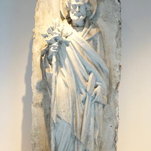 Een plaasteren reliëf van Judas Thaddeus, 19/20e eeuw, Brugge — foto 1