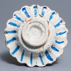Een plooibordje met een boot in Haarlemse majolica, atelier Verstraeten, 17e eeuw — foto 2