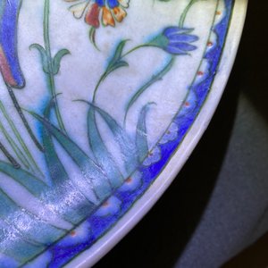 Een poIychrome Iznik schotel met floraal decor, Turkije, eind 16e eeuw — foto 12