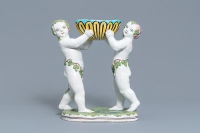 Een polychrome aardewerken groep met twee Bacchusfiguren in Brusselse stijl, Geo Martel, Dèsvres, begin 20e eeuw