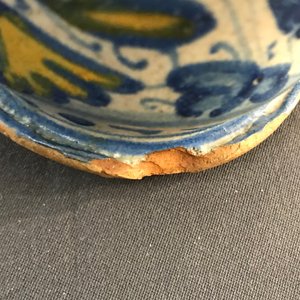 Een polychrome Antwerpse majolica albarello, 2e helft 16e eeuw — foto 11