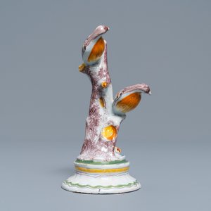 Een polychrome Brussels aardewerken groep van een boom met vogels, 18e eeuw — foto 2