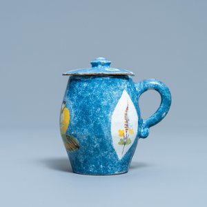 Een polychrome Brussels aardewerken mosterdpot met een kat, 18e eeuw — foto 3