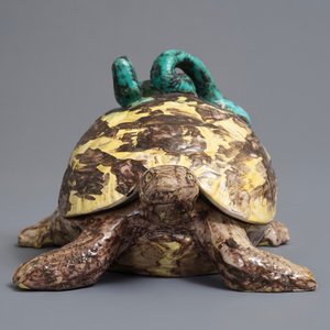 Een polychrome Brusselse dekseldoos in de vorm van een schildpad, 18e eeuw — foto 3