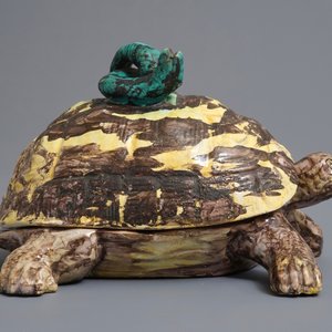 Een polychrome Brusselse dekseldoos in de vorm van een schildpad, 18e eeuw — foto 4