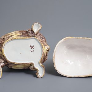 Een polychrome Brusselse dekseldoos in de vorm van een schildpad, 18e eeuw — foto 7