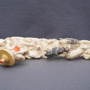 Een polychrome Chinese ivoren groep met een herdertje, ca. 1940 — foto 6
