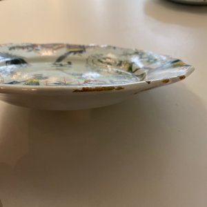 Een polychrome chinoiserie schotel met gelobde rand, Rouen, Frankrijk, 1e helft 18e eeuw — foto 5