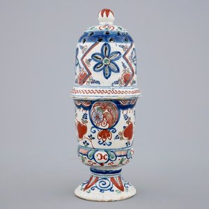 Een polychrome Delfts aardewerken strooier met bliksemdecor, eind 17e eeuw — foto 3