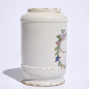 Een polychrome Delftse apothekerspot, albarello, 18e eeuw — foto 8