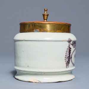 Een polychrome Delftse apothekerspot met koperen deksel, vroeg 19e eeuw — foto 4