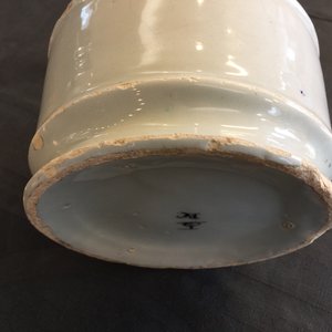 Een polychrome Delftse apothekerspot met koperen deksel, vroeg 19e eeuw — foto 9