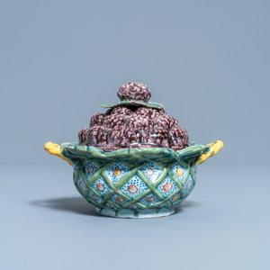 Een polychrome Delftse 'bessen' terrine op onderschotel, 18e eeuw — foto 6