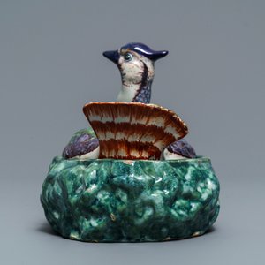 Een polychrome Delftse botervloot in de vorm van een kievit, 18e eeuw — foto 3