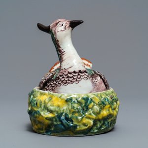 Een polychrome Delftse botervloot in de vorm van een kievit, 18e eeuw — foto 5