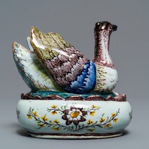Een polychrome Delftse botervloot in de vorm van een kievit, 18e eeuw — foto 3