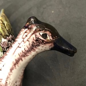 Een polychrome Delftse botervloot in de vorm van een kievit, 18e eeuw — foto 8