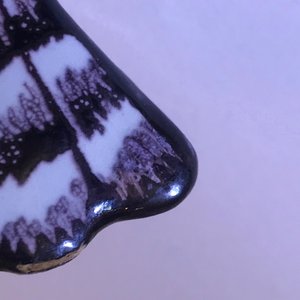 Een polychrome Delftse botervloot in de vorm van een kievit, 18e eeuw — foto 12