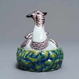 Een polychrome Delftse botervloot in de vorm van een kievit, 18e eeuw — foto 3
