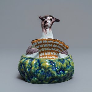 Een polychrome Delftse botervloot in de vorm van een kievit, 18e eeuw — foto 5