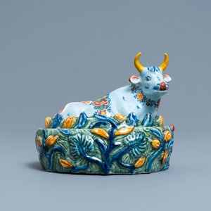Een polychrome Delftse botervloot in de vorm van een koe, 18e eeuw — foto 2