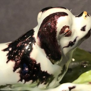 Een polychrome Delftse botervloot met een hond, 18e eeuw — foto 17