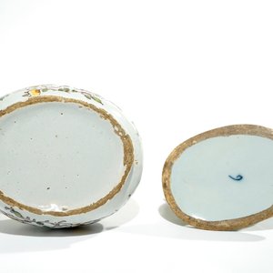 Een polychrome Delftse botervloot met een hond, 18e eeuw — foto 7