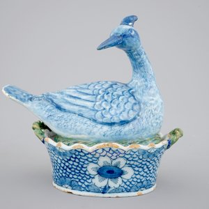 Een polychrome Delftse botervloot met een kievit, 18e eeuw — foto 2