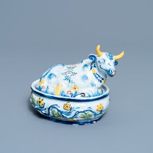 Een polychrome Delftse botervloot met een koe op het deksel, 18e eeuw — foto 1